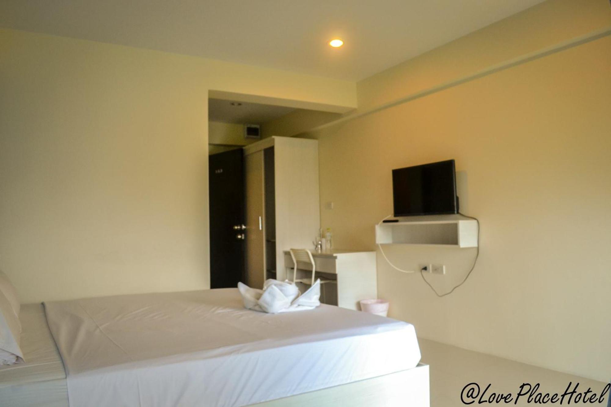 Sixty Star Love Place Hotel Bangkok Exteriör bild